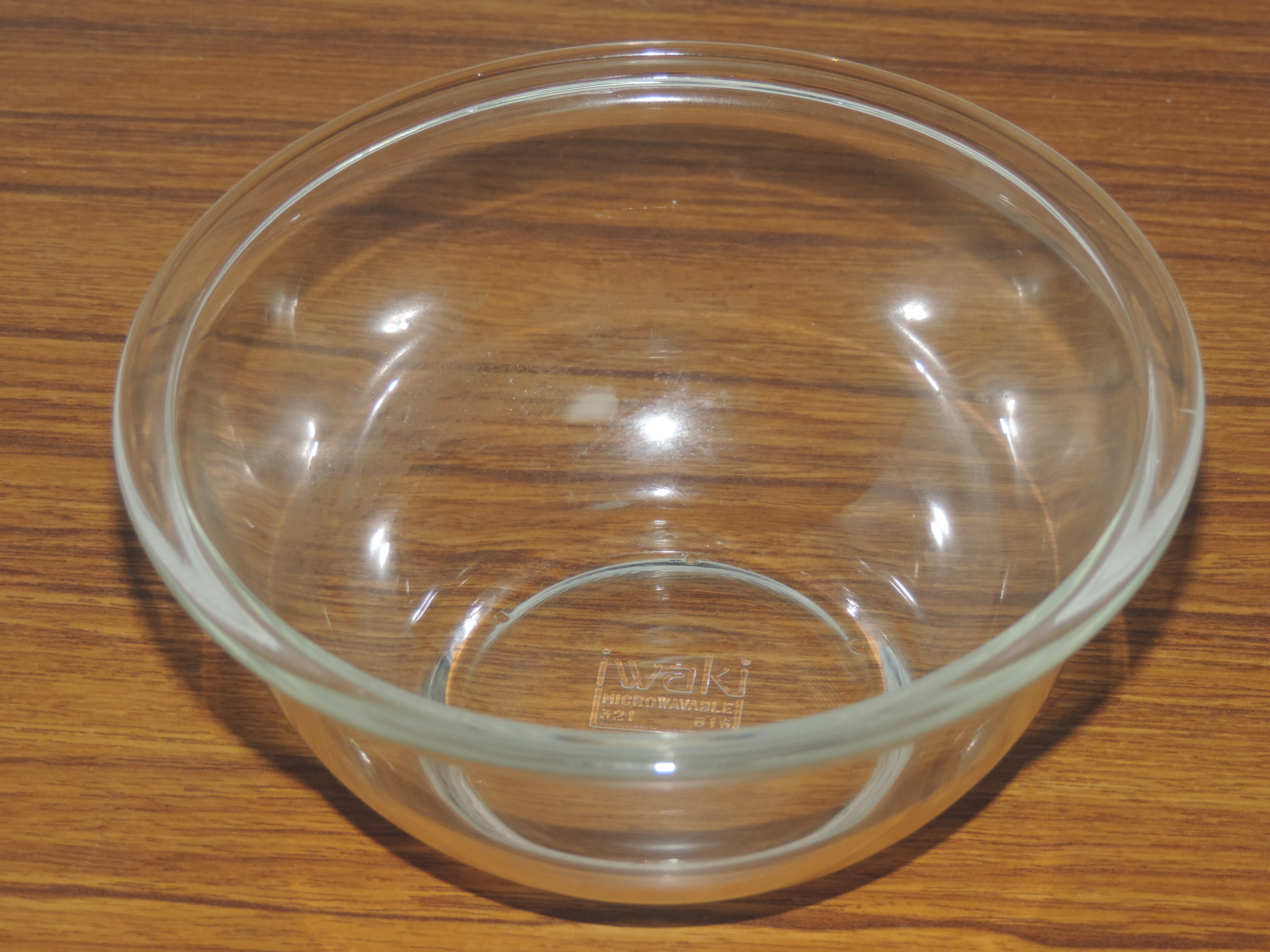 iwakiのガラス製耐熱ボウルの写真です！